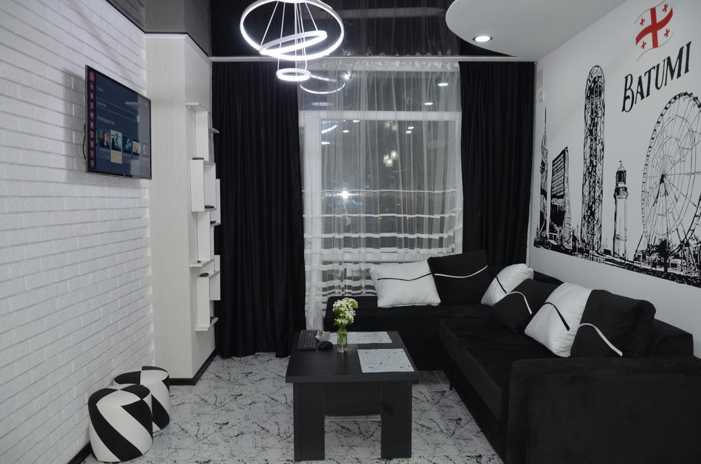 Studio "Black - White" Batumi Exterior photo
